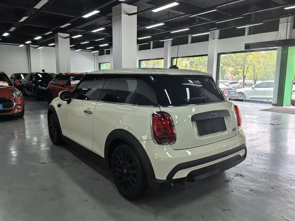 MINI Facelift 1.5 T ONE