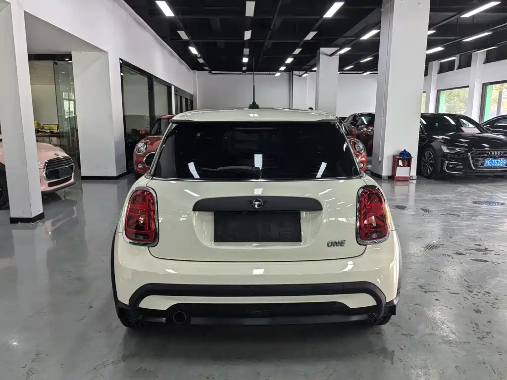 MINI Facelift 1.5 T ONE