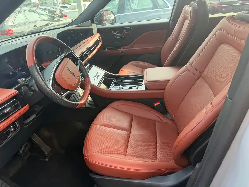 Aviator 3.0 T V6 4 WD Noble Elegant 6-seat