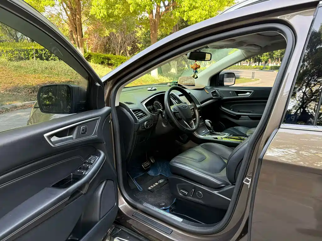 Edge EcoBoost 245 4 WD Supreme Sharp 7-seat