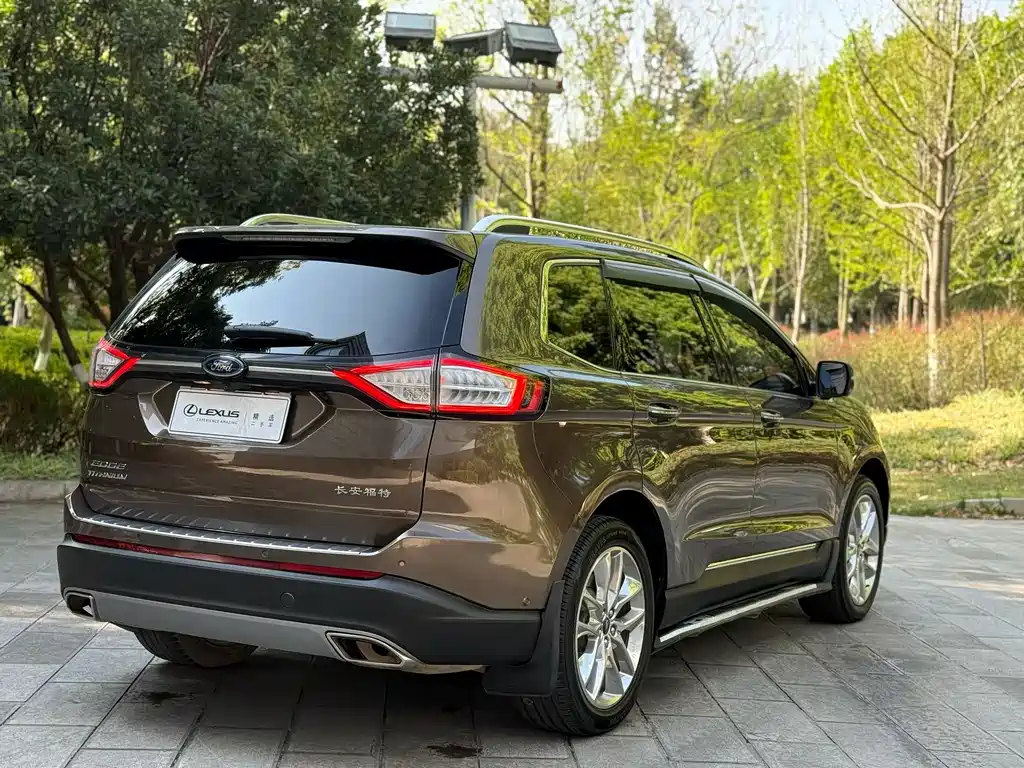 Edge EcoBoost 245 4 WD Supreme Sharp 7-seat