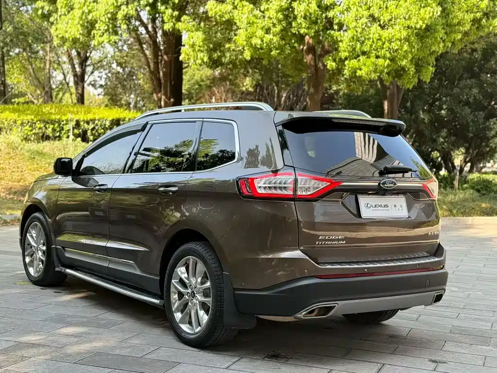 Edge EcoBoost 245 4 WD Supreme Sharp 7-seat