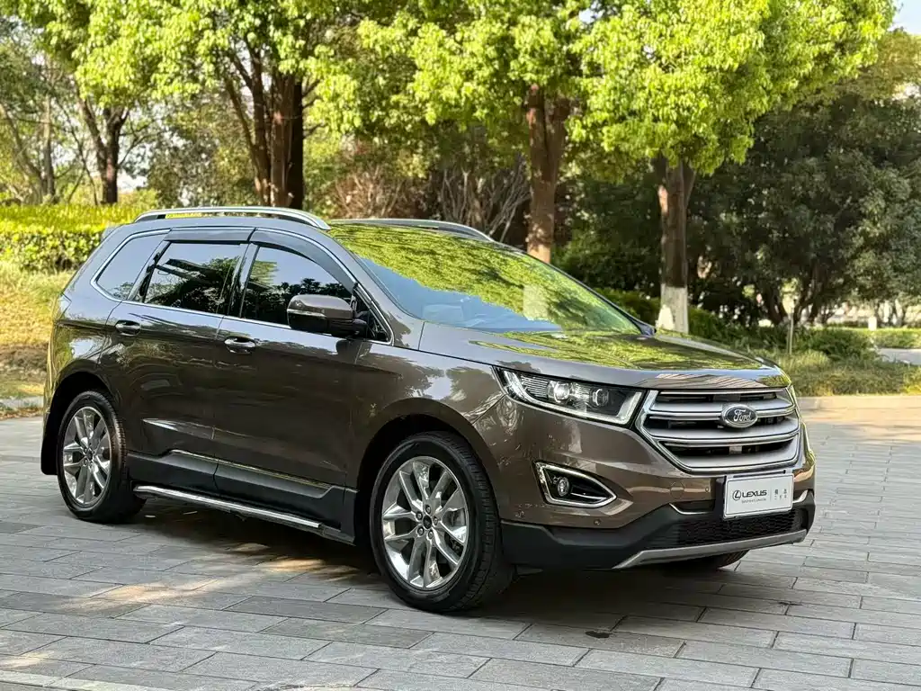 Edge EcoBoost 245 4 WD Supreme Sharp 7-seat