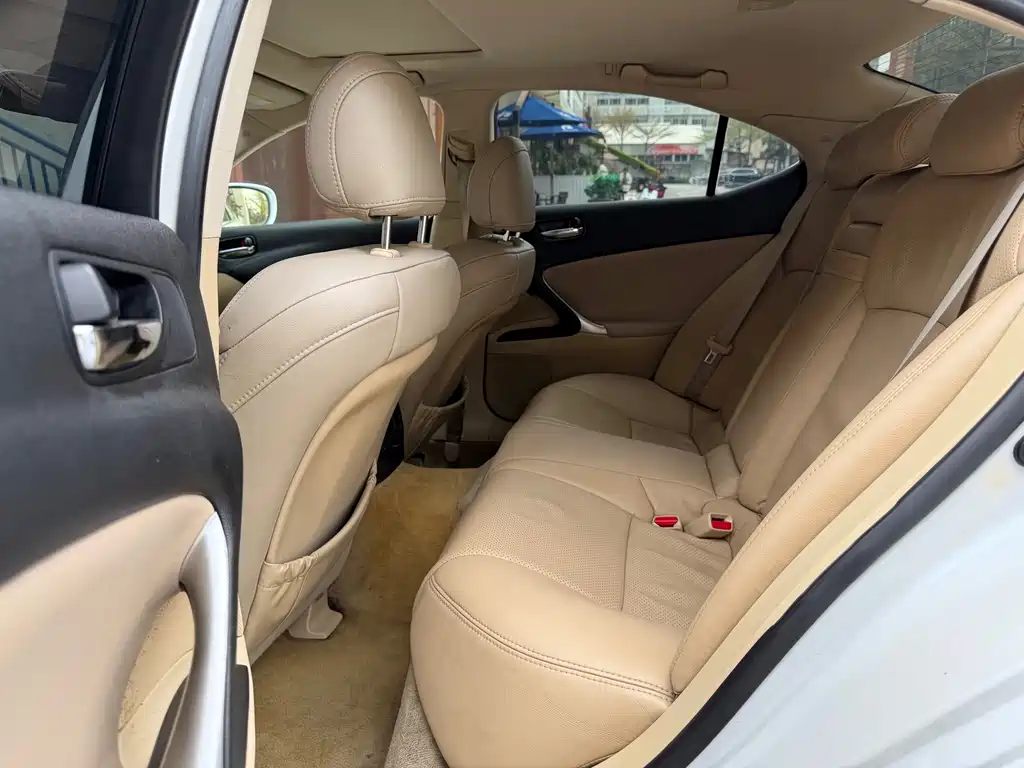 Lexus IS 300 Dynamic Shine Special Edition