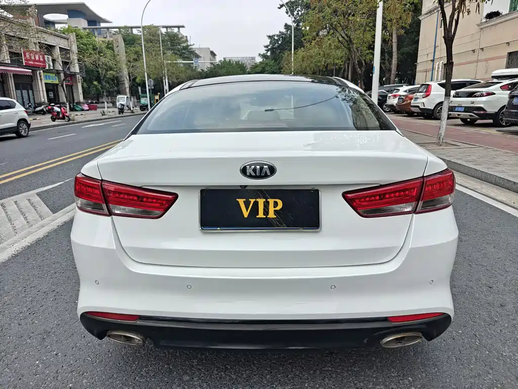 Kia K5 2.0 L Auto LUX
