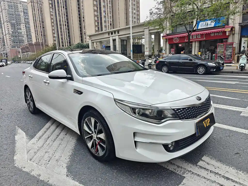 Kia K5 2.0 L Auto LUX