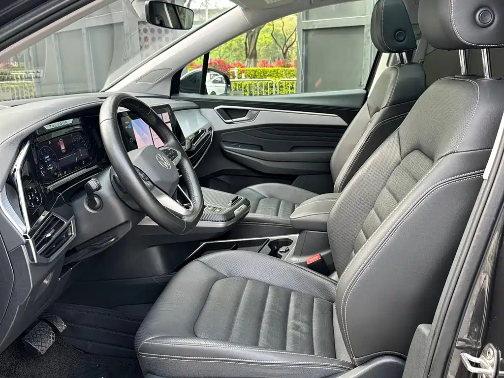 Talagon 380 TSI 4 WD Luxury Premium Realm Pro 6-seat