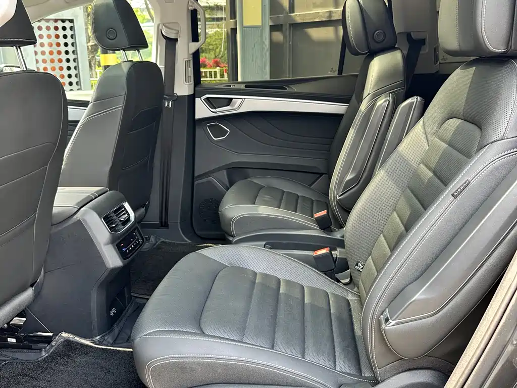 Talagon 380 TSI 4 WD Luxury Premium Realm Pro 6-seat