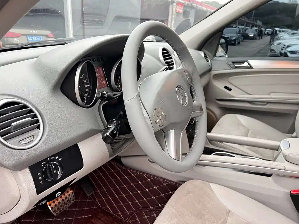 Mercedes-Benz M-Class ML 300 4 MATIC