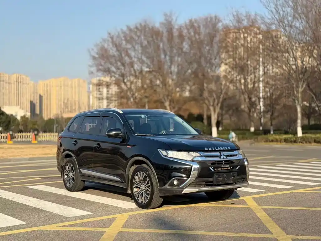 Outlander 2.0 L 2 WD Glory 5-seat