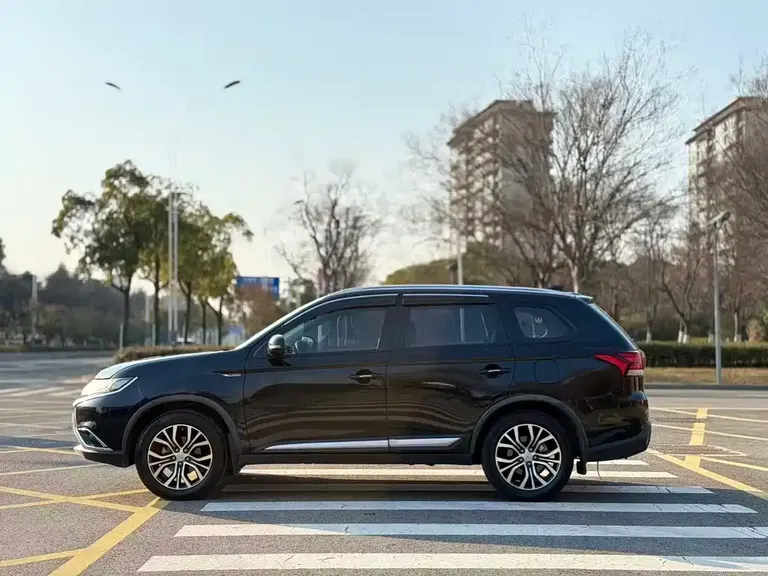 Mitsubishi Outlander 2.0 L 2 WD Glory 5-seat