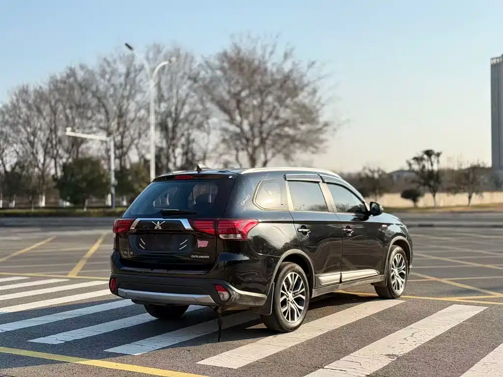 Outlander 2.0 L 2 WD Glory 5-seat