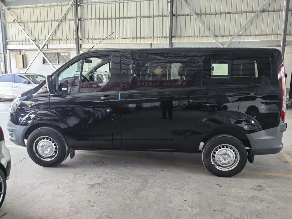 Transit 2.0 T Gasoline Auto Multi-purpose Commercial SWB Low Roof 6-seat CN-VI