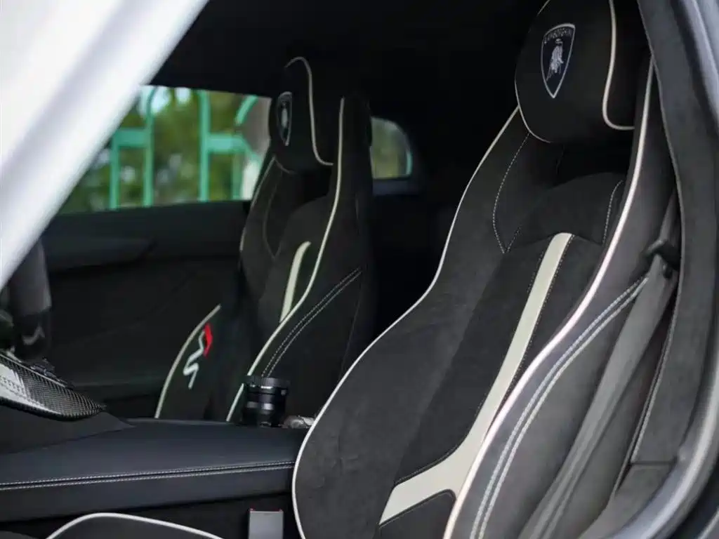 Aventador LP 700-4