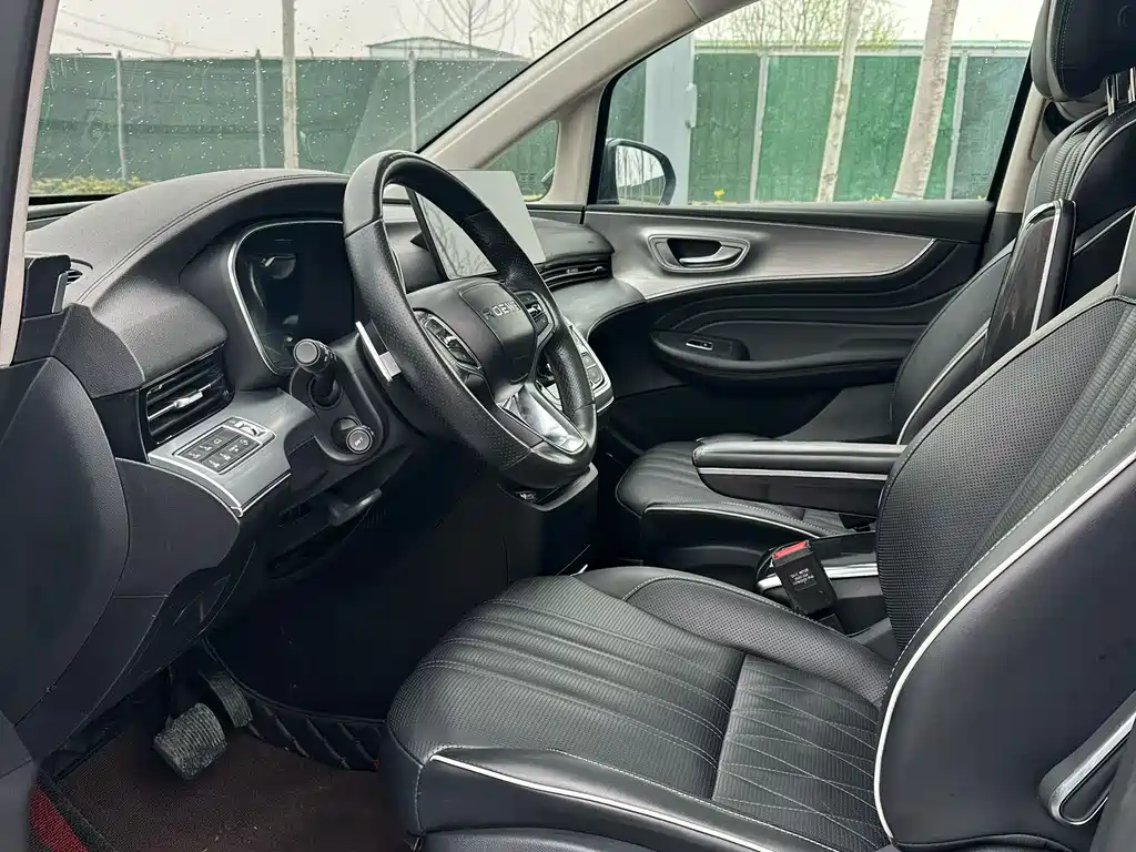Roewe iMAX8 400 TGI Supreme Series Honored