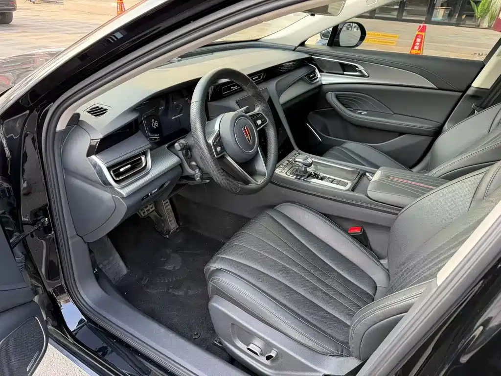 Hongqi H5 1.5 T DCT Connected Flagship Charm