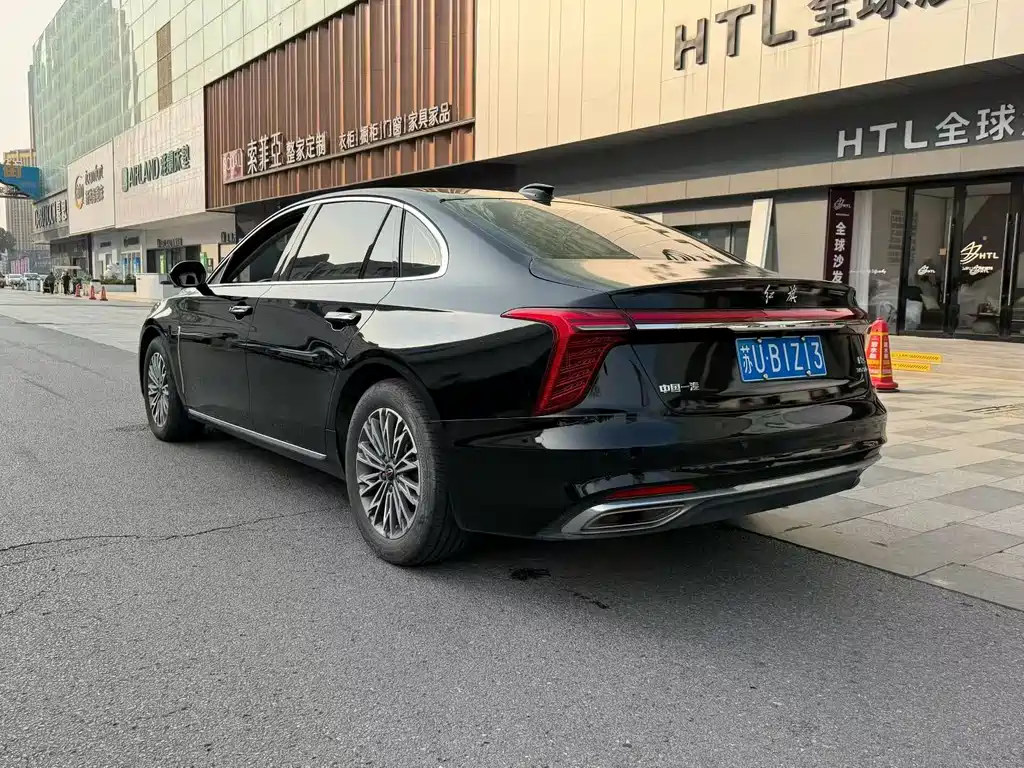 Hongqi H5 1.5 T DCT Connected Flagship Charm