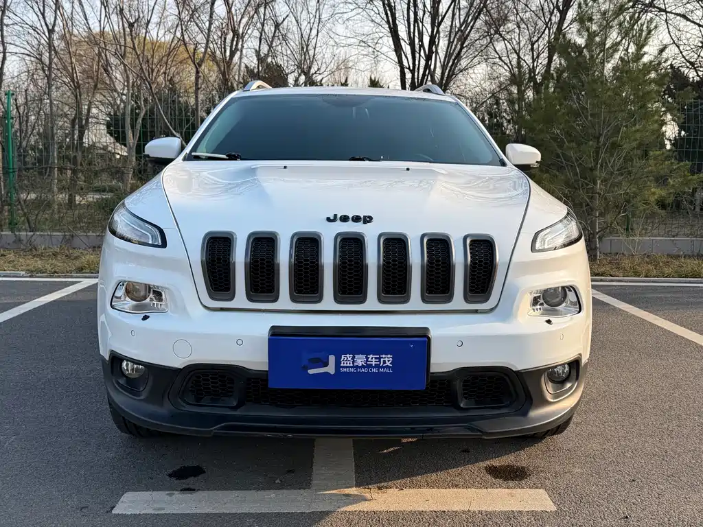 Cherokee 2.4 L Superior