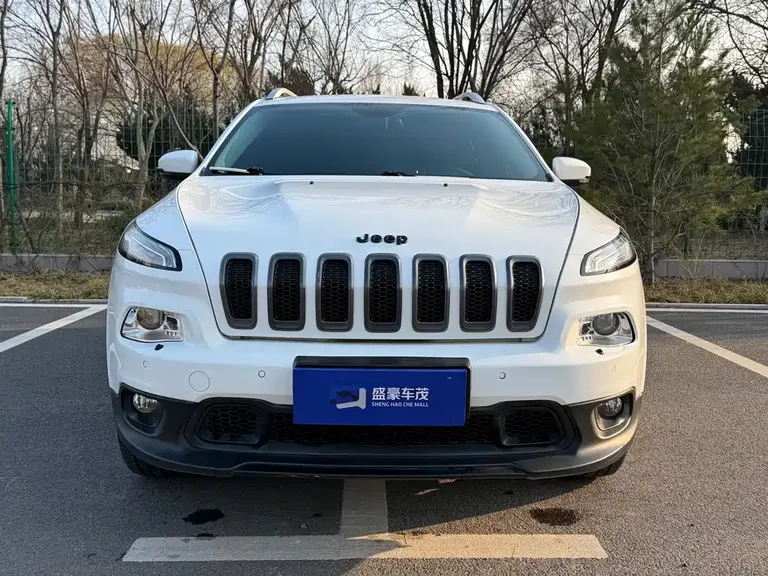 Jeep Cherokee 2.4 L Superior