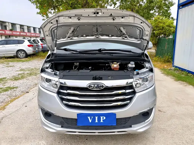 JAC Refine M3 PLUS 1.5 T 7 8-seat Connected