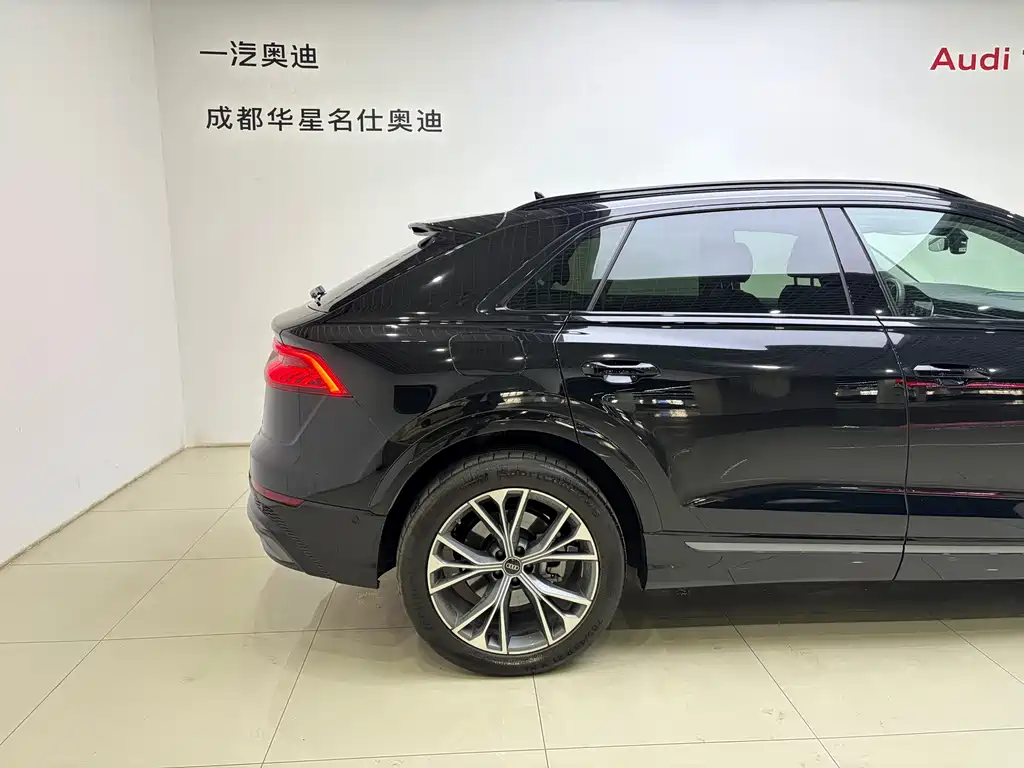 Audi Q8 55 TFSI Luxury Dynamic
