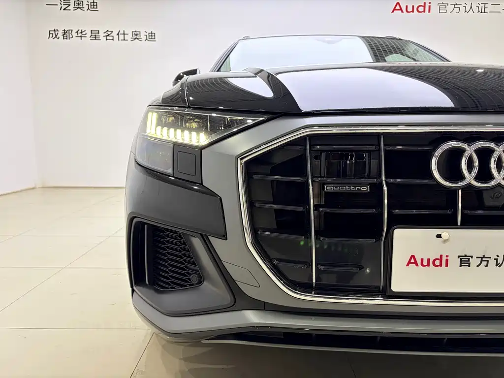 Audi Q8 55 TFSI Luxury Dynamic