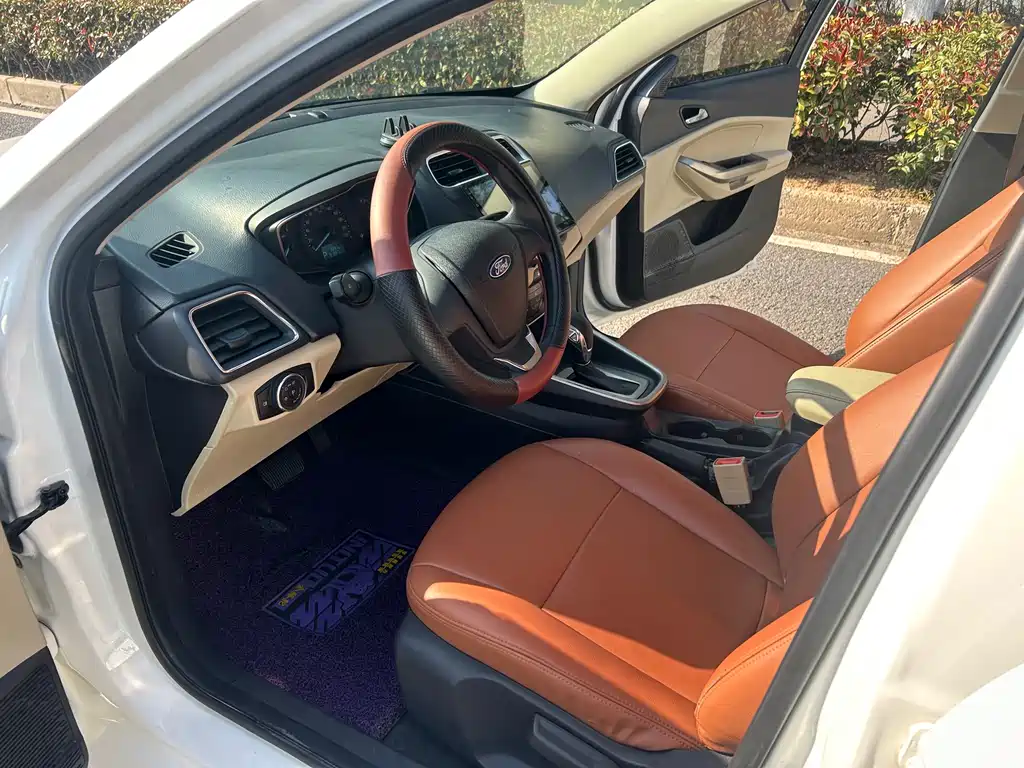 Escort Facelift 1.5 L Auto Comfort