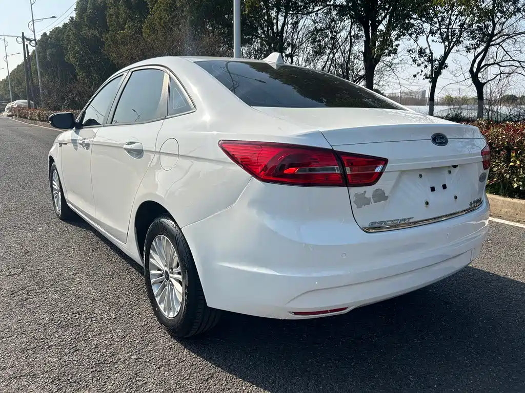 Escort Facelift 1.5 L Auto Comfort