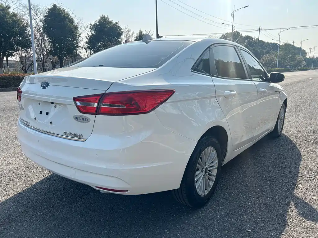 Escort Facelift 1.5 L Auto Comfort