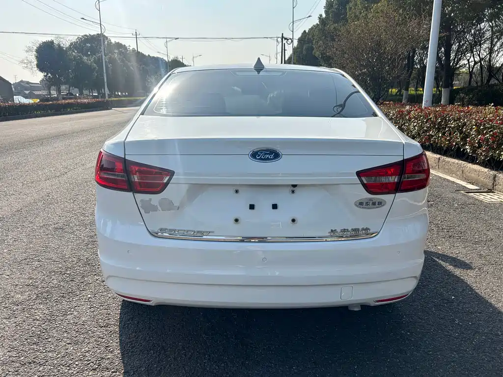 Escort Facelift 1.5 L Auto Comfort