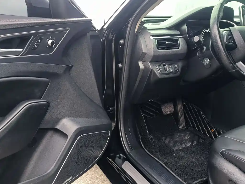 Hongqi H5 1.8 T Auto Connected Flagship Leading