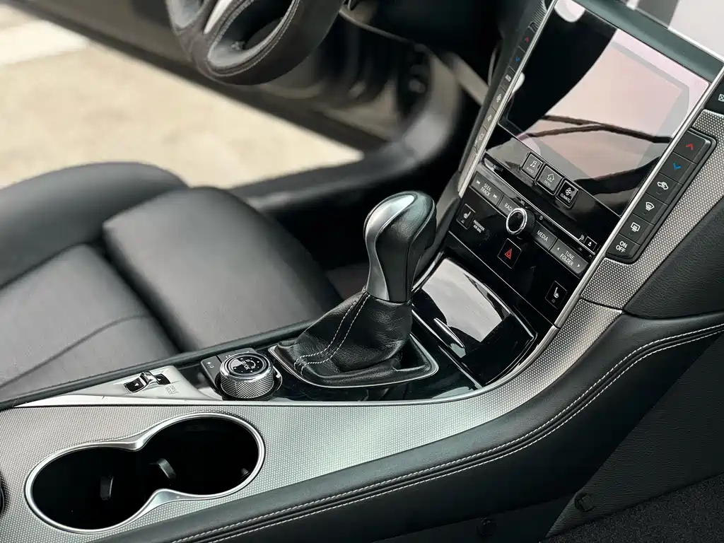 Infiniti Q50 3.7 L Luxury Sport