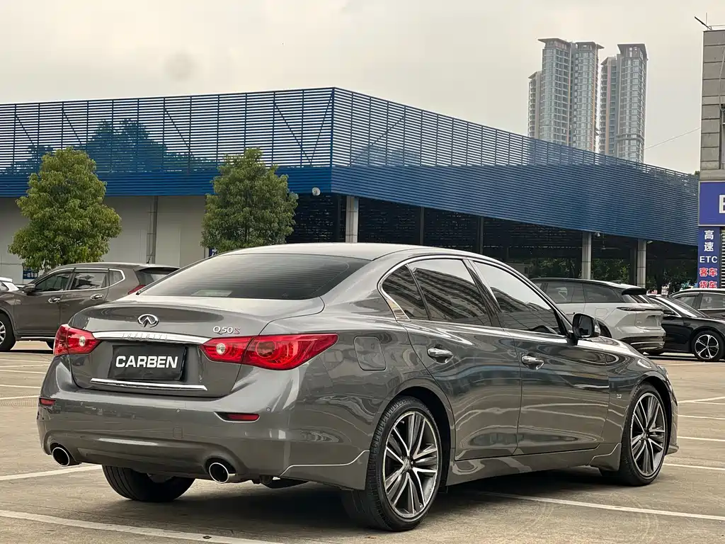 Infiniti Q50 3.7 L Luxury Sport