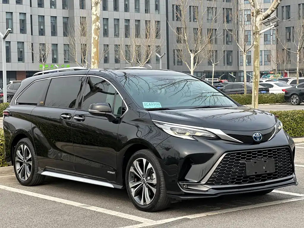 Granvia 2.5 L Hybrid Flagship VIP