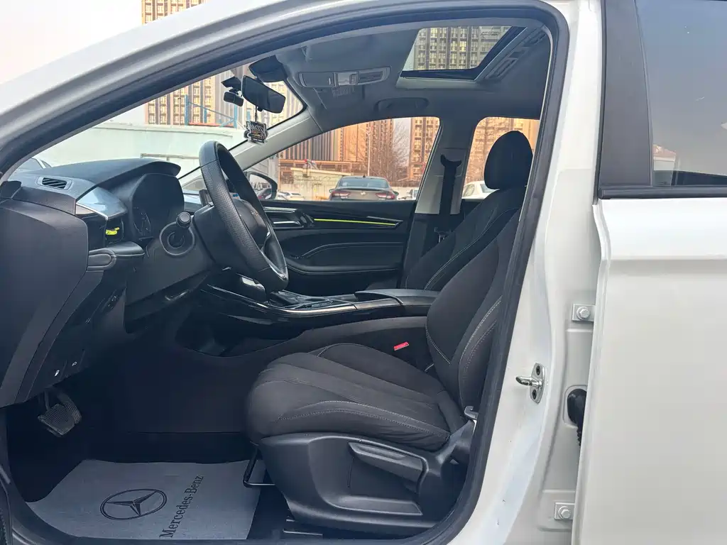 Roewe i5 1.5 L CVT Stellar