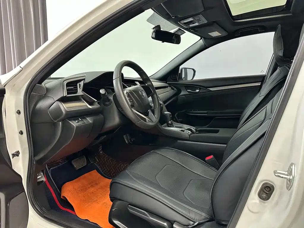 Civic HATCHBACK 220 TURBO CVT New Sharp Control