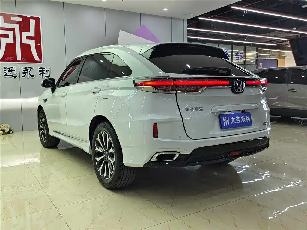 Honda UR-V 370 TURBO 2 WD Graceful