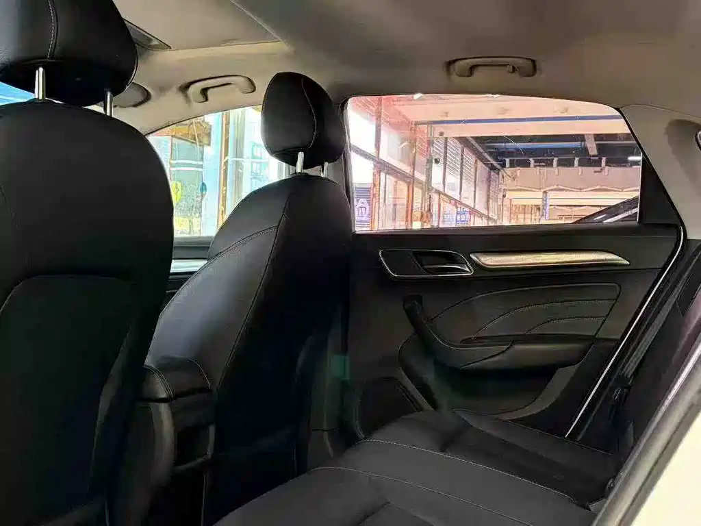 Roewe i6 Classic 荣威i6经典 2018款 20 T 自动互联网智臻版