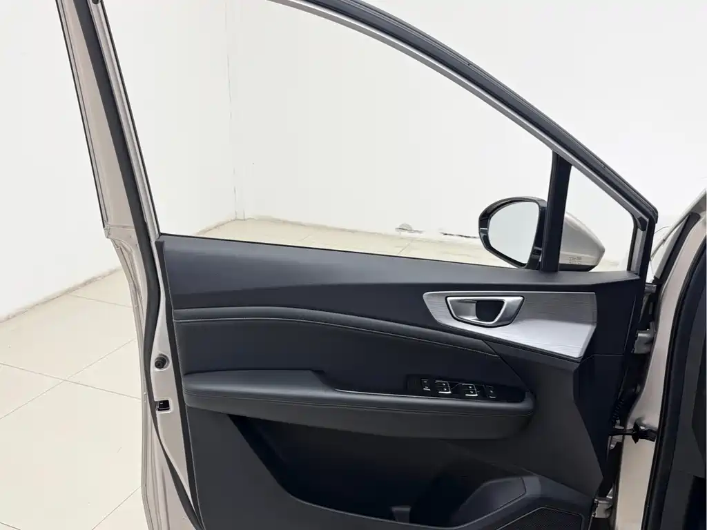 Wuling Jiachen 1.5 T CVT Premium Flagship