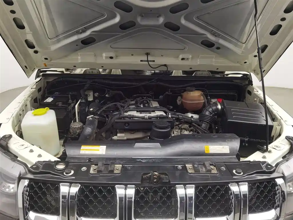 BAIC BJ40 40 L 2.0 T Manual 4 WD Distinguished