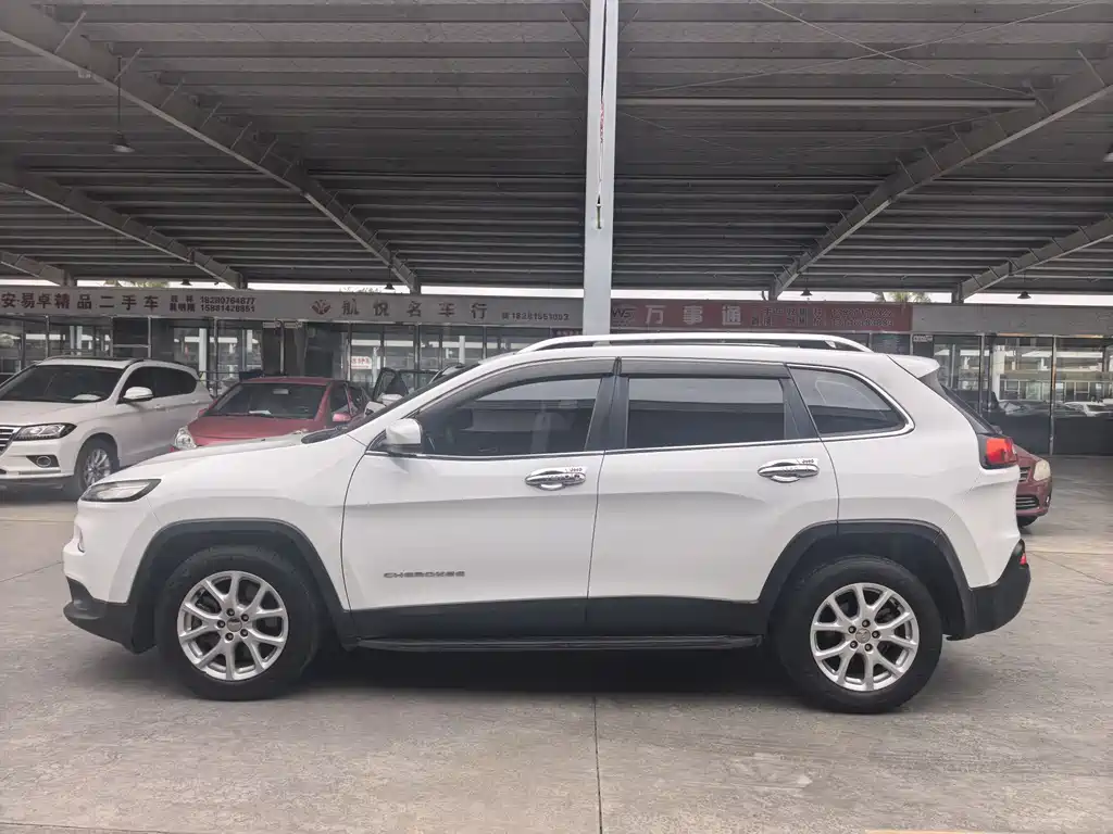 Cherokee 2.0 L Superior