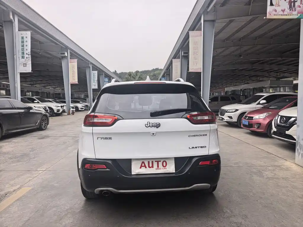 Cherokee 2.0 L Superior