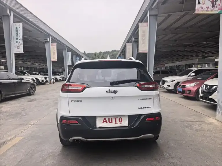 Jeep Cherokee 2.0 L Superior
