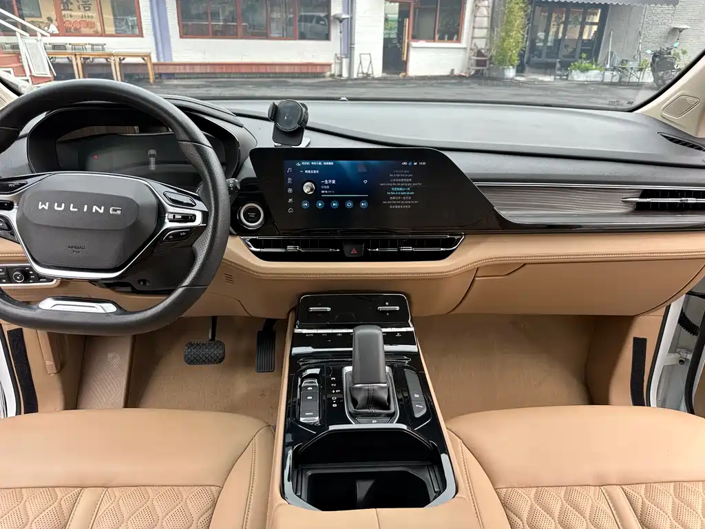 Wuling Victory 2.0 L DHT Luxury Enjoyment