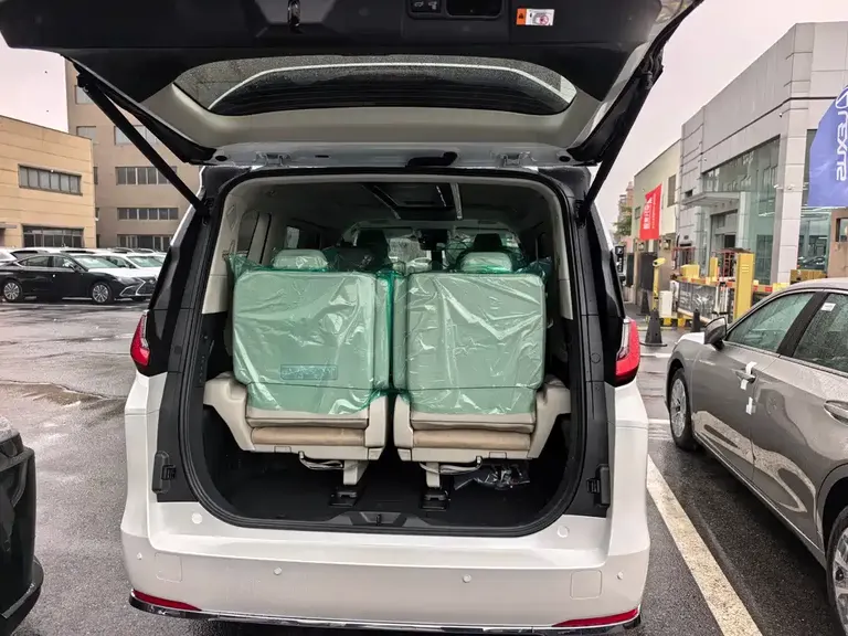 Lexus LM 500 h 6-seat Supreme