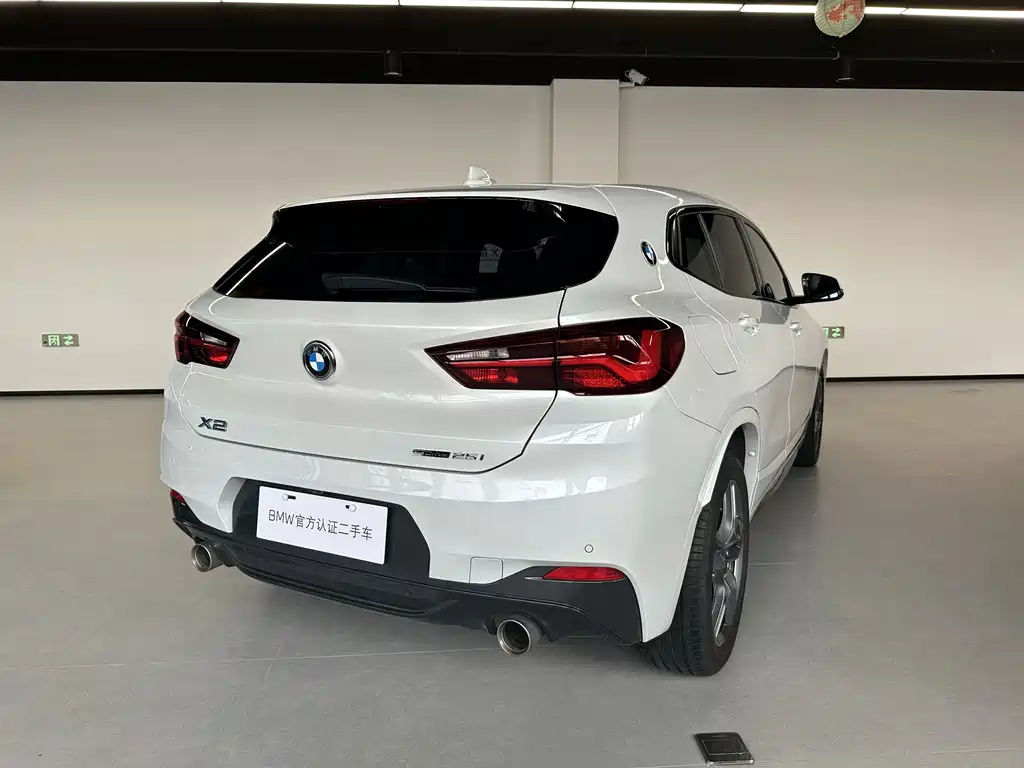 BMW X2 sDrive25 i Leading M Offroad Package
