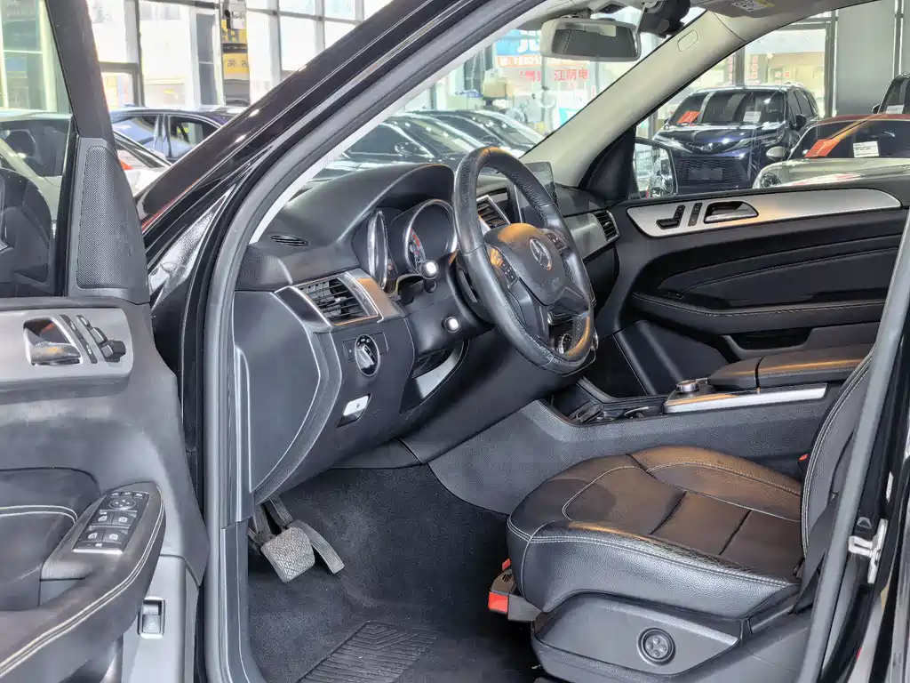 Mercedes-Benz M-Class ML 320 4 MATIC