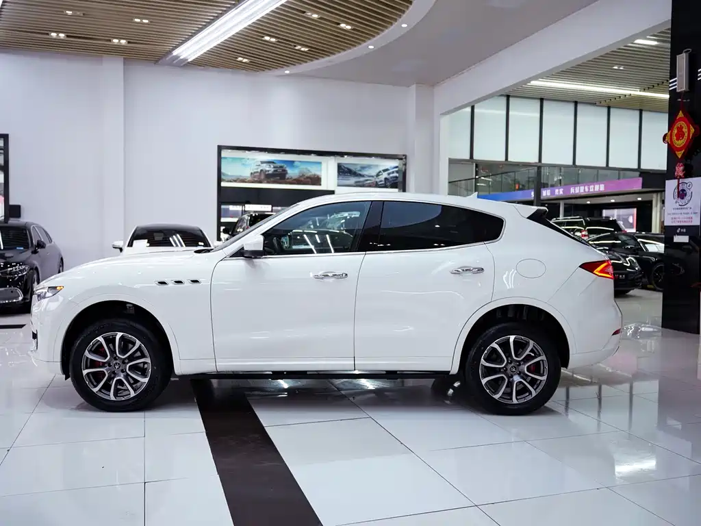 Levante 3.0 T Standard