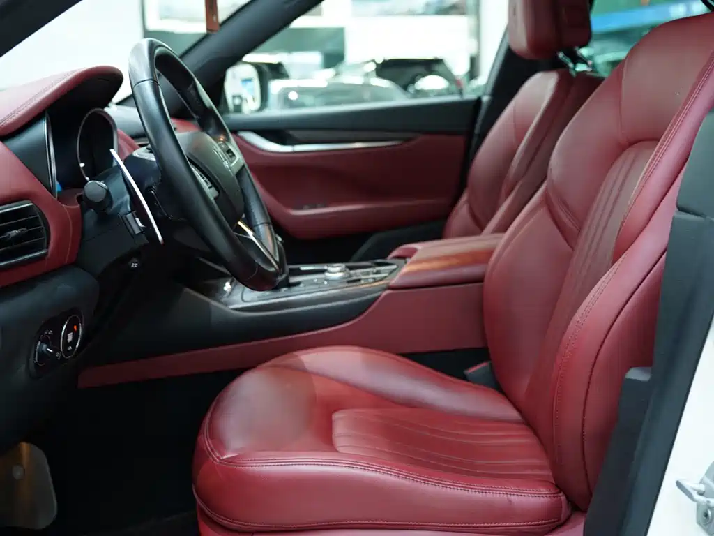 Levante 3.0 T Standard