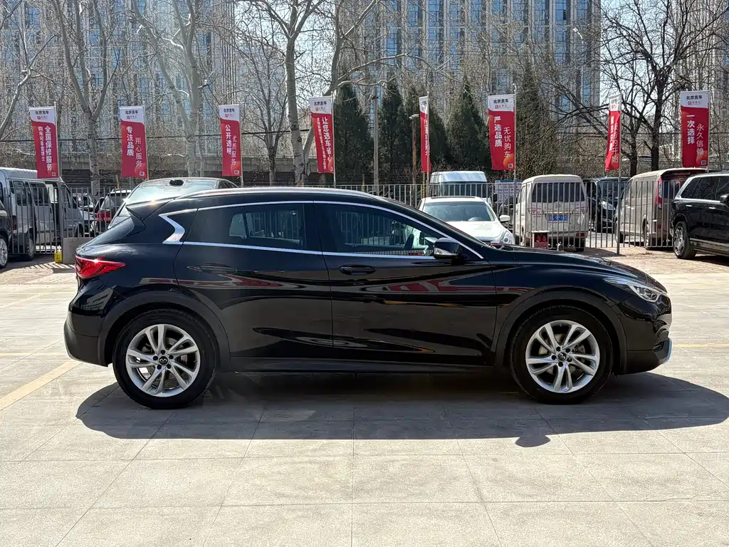 Infiniti QX30 1.6 T 2 WD Fashion